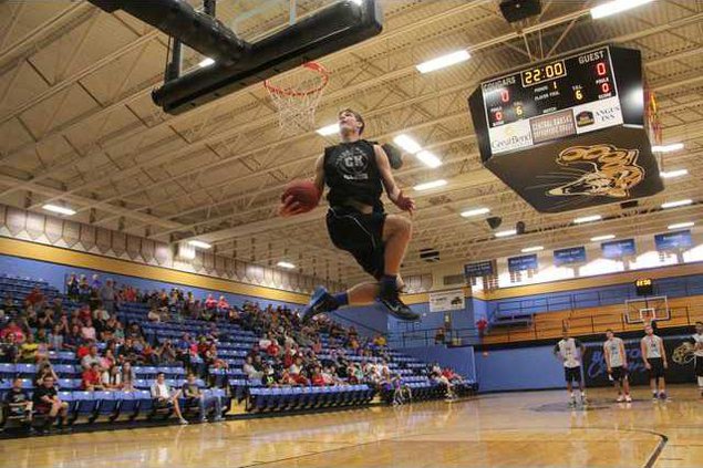 Dean Wade Dunk Contest